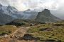  ten blízký vrchol je Riffelhorn (2928 m.n.m.), na jehož úpatí je jezírko Riffelsee; je 19:25 h., musíme spěchat